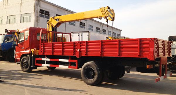 东风天锦随车起重运输车