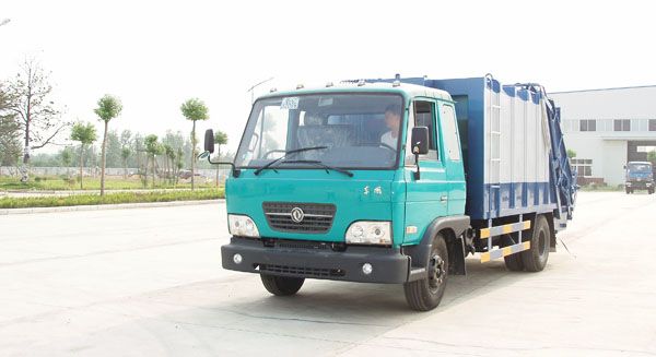 东风轻型压缩式垃圾车