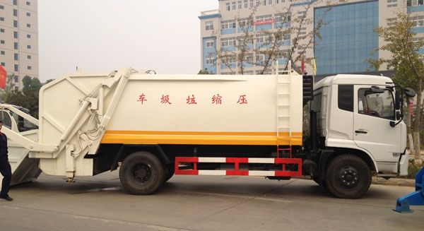 东风天锦压缩式垃圾车