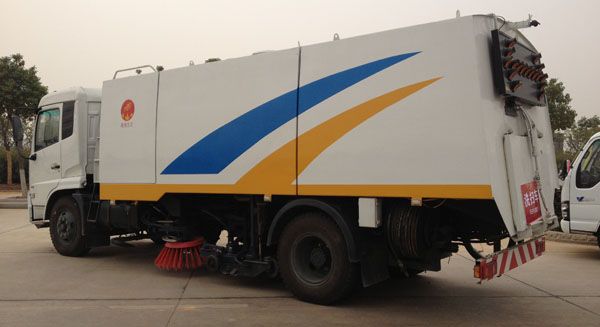 东风天锦扫路车
