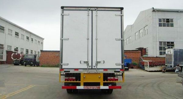 东风多利卡冷藏车