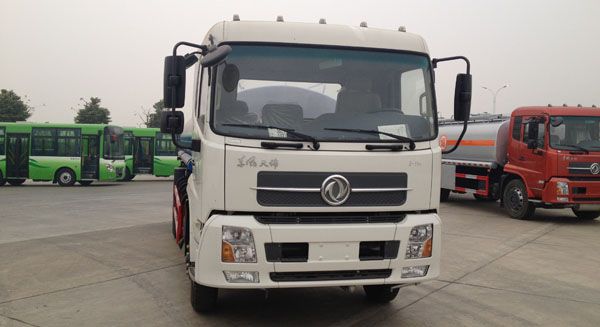 东风天锦绿化喷洒车（12-15吨）