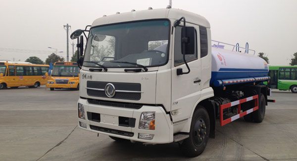 东风天锦绿化喷洒车（12-15吨）