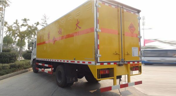 东风福瑞卡爆破器材运输车