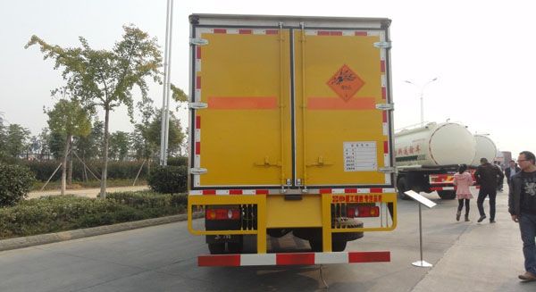 东风福瑞卡爆破器材运输车