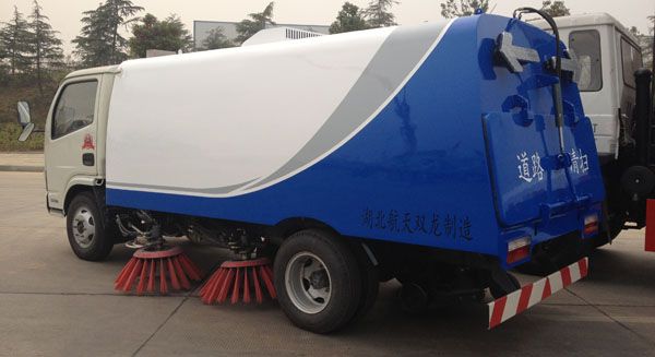 东风轻型扫路车