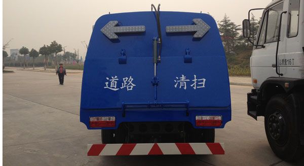 东风轻型扫路车