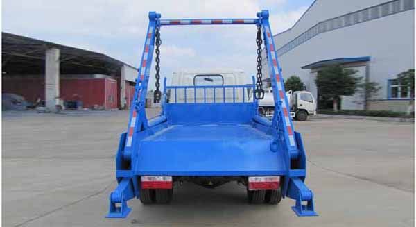 东风轻型摆臂式垃圾车