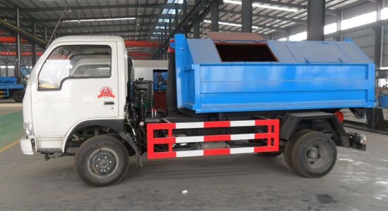 东风轻型车厢可卸式垃圾车