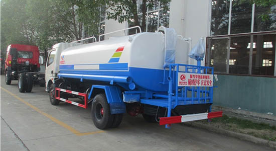 国五东风多利卡洒水车（9.2吨）