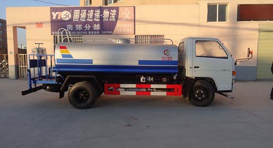 江铃洒水车（5吨）