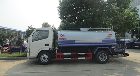 东风锐铃绿化喷洒车（5吨）