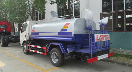 东风锐铃绿化喷洒车（5吨）