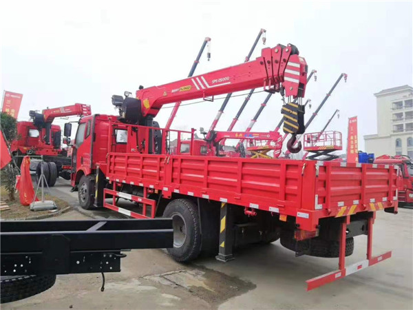 解放J6单桥三一10吨随车吊运输车