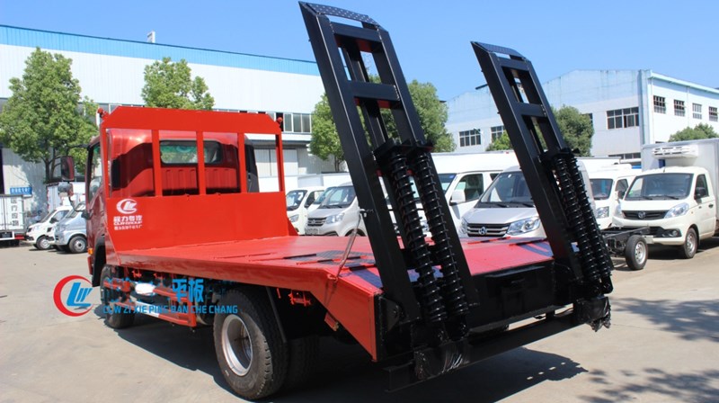 国六大运黄牌平板运输车