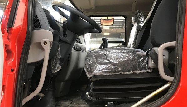 国六东风天锦小三轴平板运输车