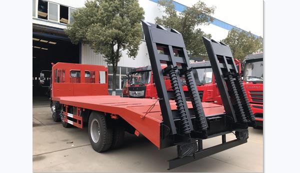 国六福田小三轴平板运输车