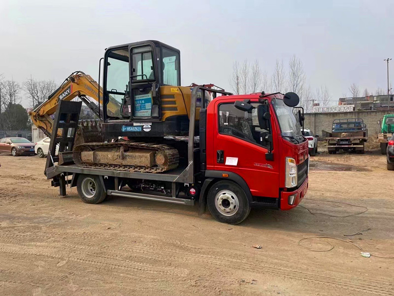 蓝牌重汽豪沃60挖机平板车