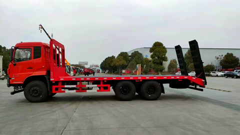 东风天锦后八轮平板车