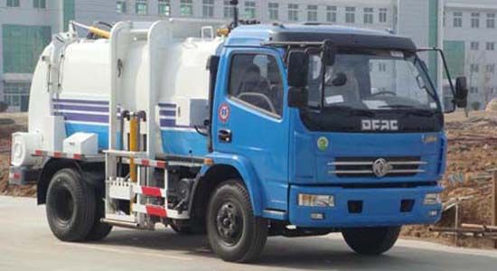 东风多利卡5吨压缩式垃圾车