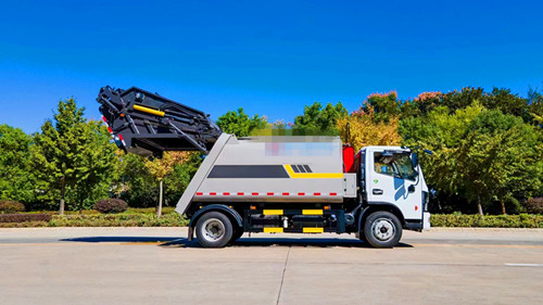 东风大福瑞卡压缩式垃圾车