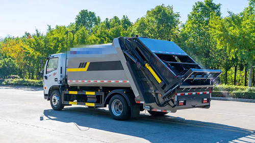 东风大福瑞卡压缩式垃圾车