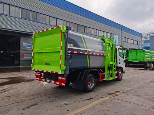 7.5方东风小多利卡侧装压缩垃圾车