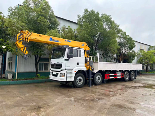 陕汽重卡徐工14吨随车吊运输车