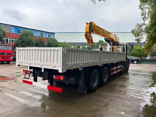 陕汽重卡徐工14吨随车吊运输车