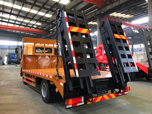 东风华神DV3小挖机拖车