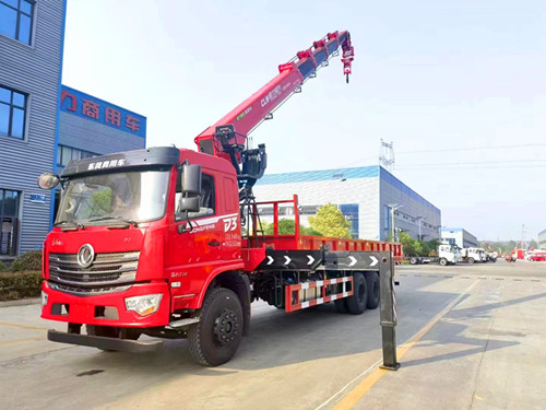 东风后八轮14吨随车吊运输车