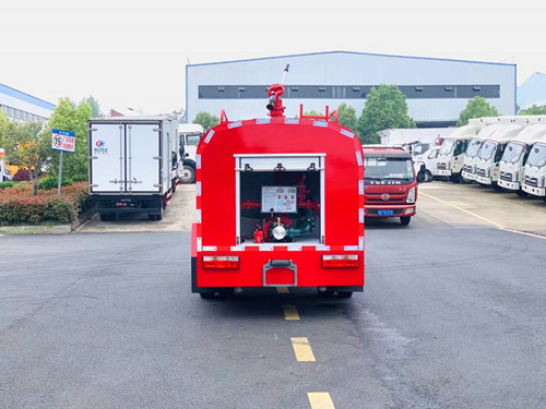 小多利卡消防4.5吨洒水车