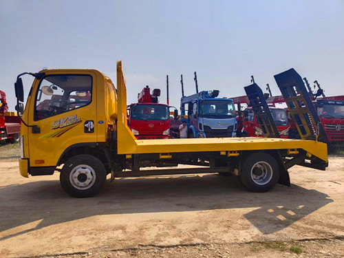 蓝牌解放爬山虎7吨挖机托板车