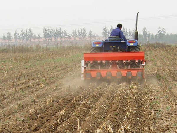 免耕播种作业